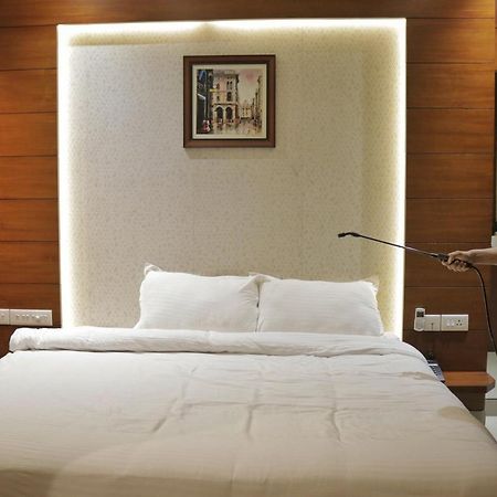 Hotel Priya Kottakkal Kültér fotó