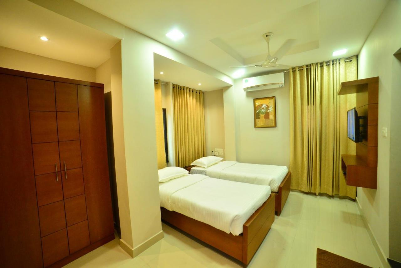 Hotel Priya Kottakkal Kültér fotó
