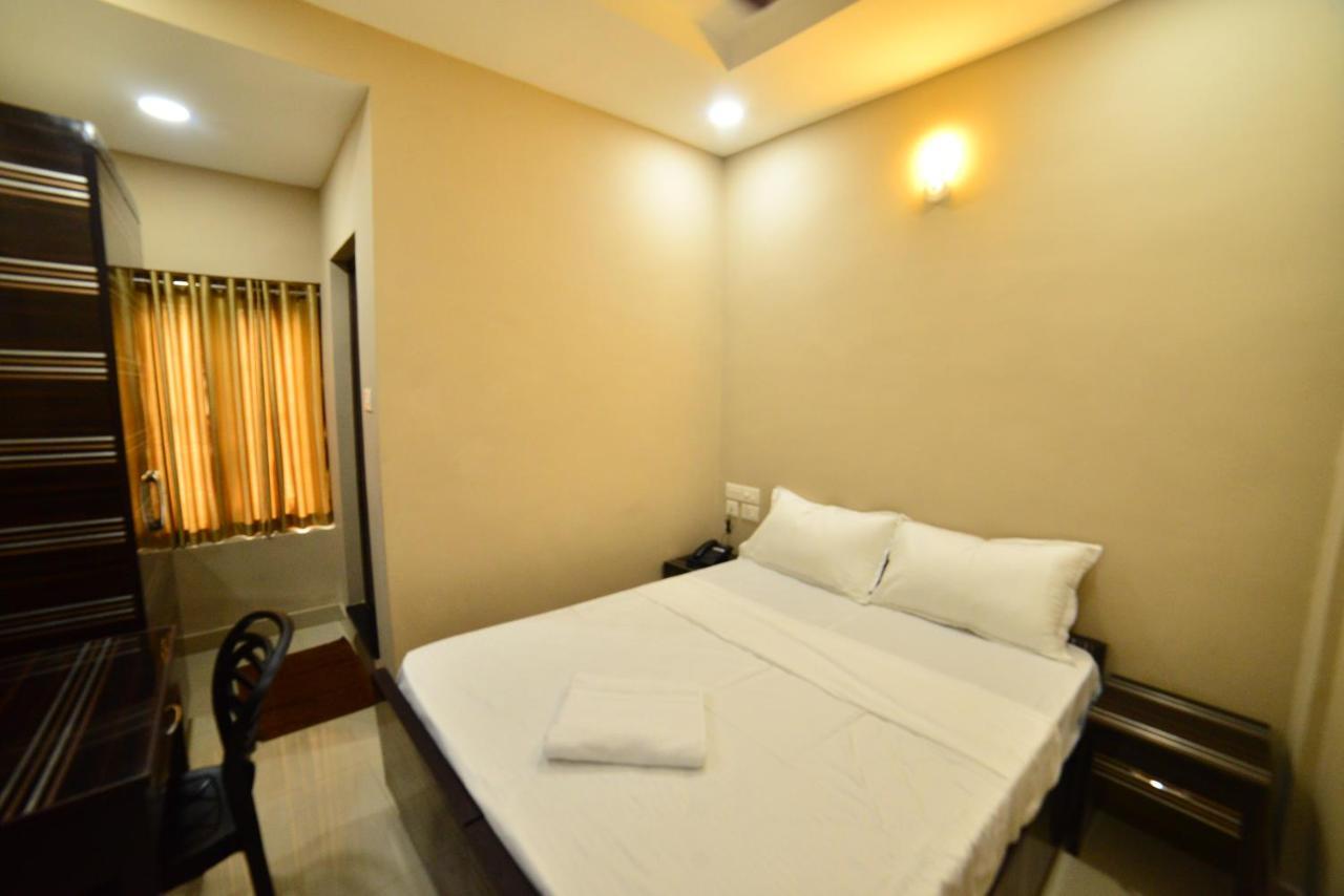 Hotel Priya Kottakkal Kültér fotó