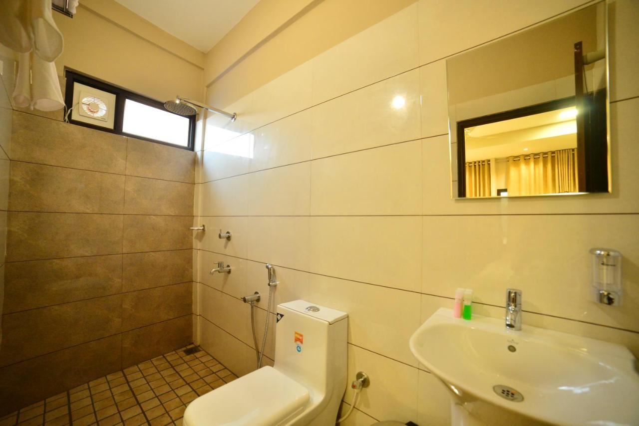 Hotel Priya Kottakkal Kültér fotó