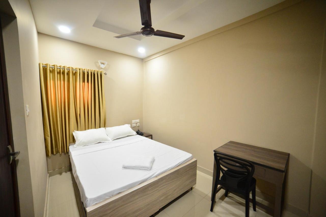 Hotel Priya Kottakkal Kültér fotó