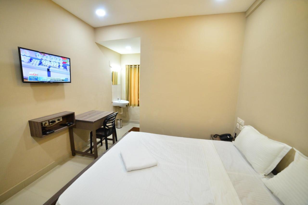 Hotel Priya Kottakkal Kültér fotó