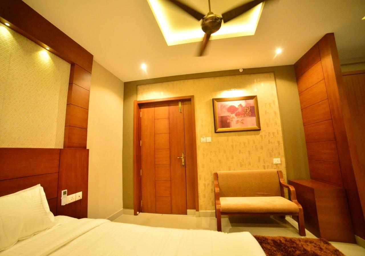 Hotel Priya Kottakkal Kültér fotó