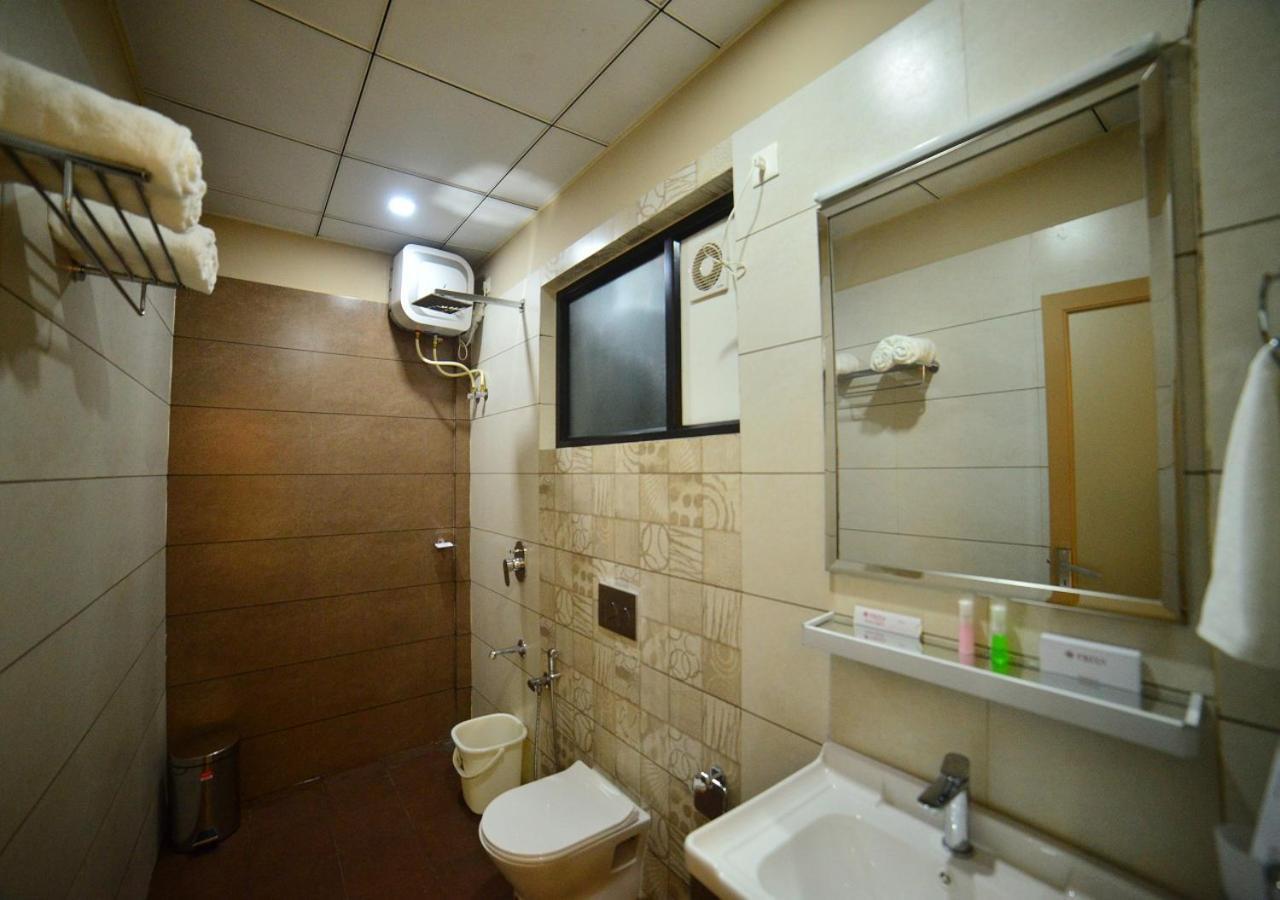 Hotel Priya Kottakkal Kültér fotó