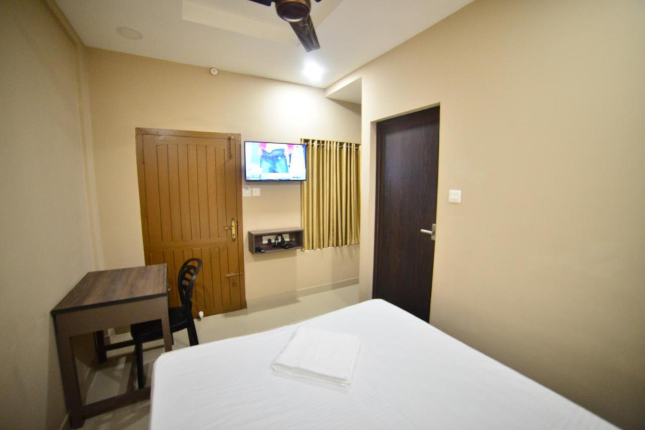 Hotel Priya Kottakkal Kültér fotó