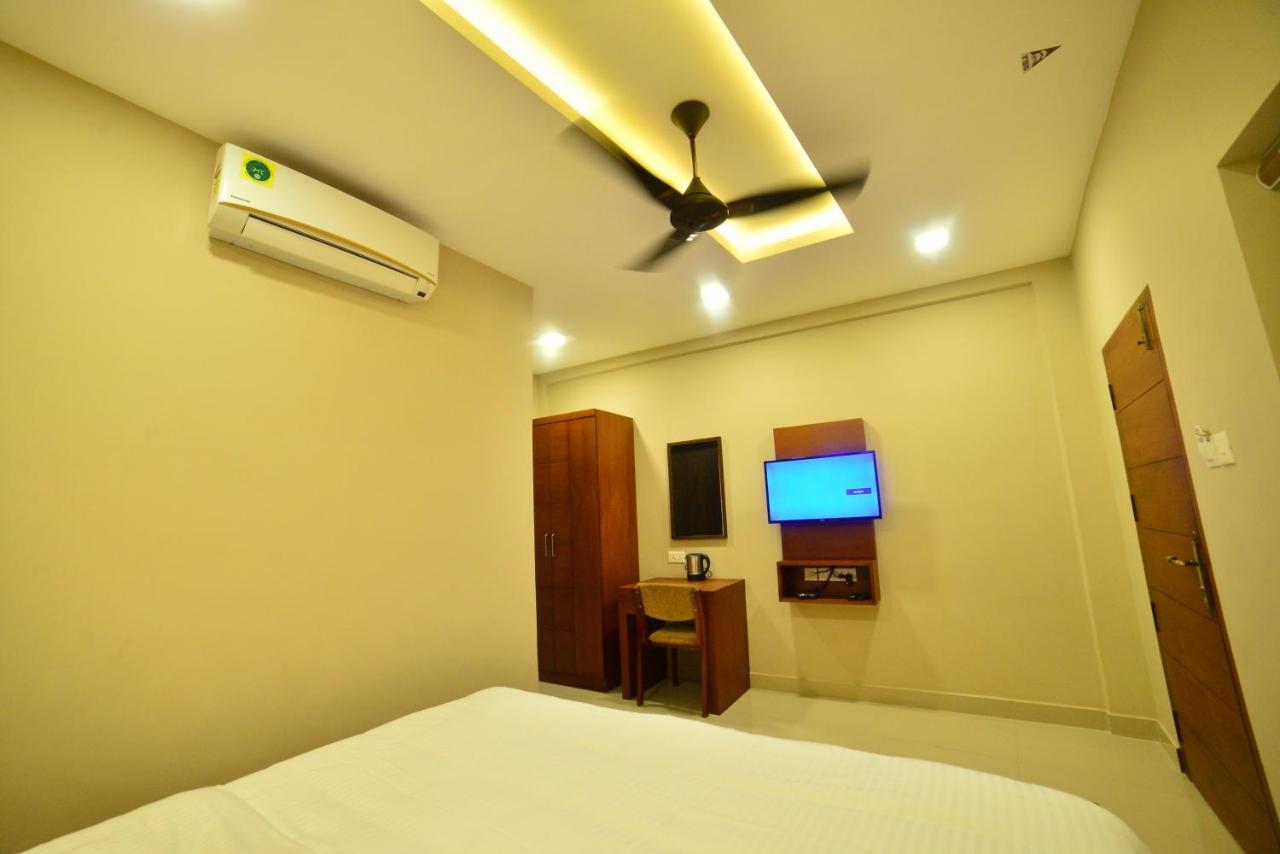 Hotel Priya Kottakkal Kültér fotó
