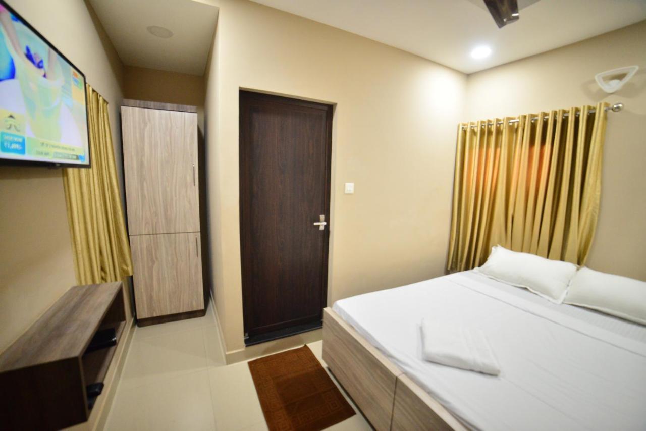 Hotel Priya Kottakkal Kültér fotó