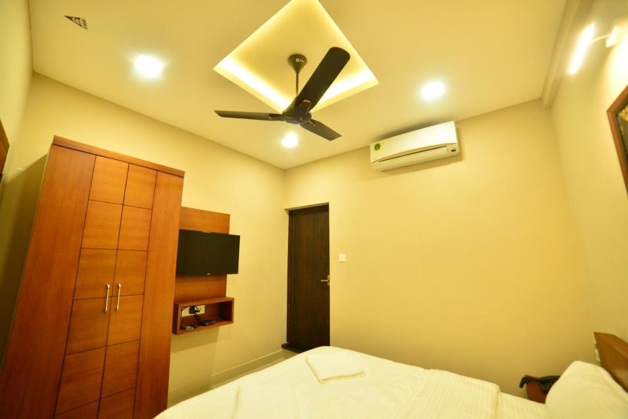 Hotel Priya Kottakkal Kültér fotó