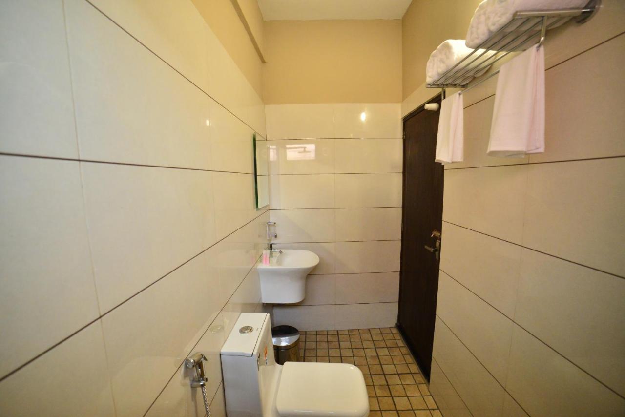 Hotel Priya Kottakkal Kültér fotó