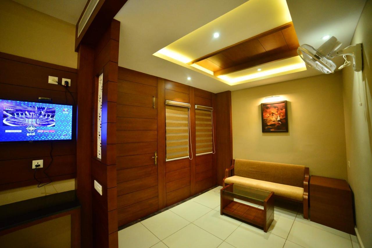 Hotel Priya Kottakkal Kültér fotó