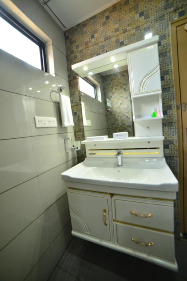 Hotel Priya Kottakkal Kültér fotó